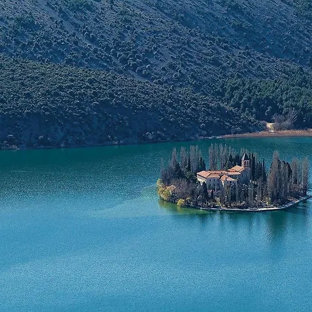 Vakantiehuis Stunning In Brnjica