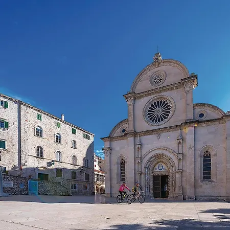 Stunning In Vakantiehuis Brnjica